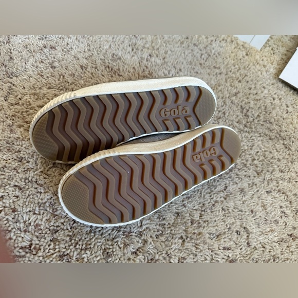 GOLA Tan and White Low-Top Sneakers with Suede Finish Size 5 - Picture 6 of 7